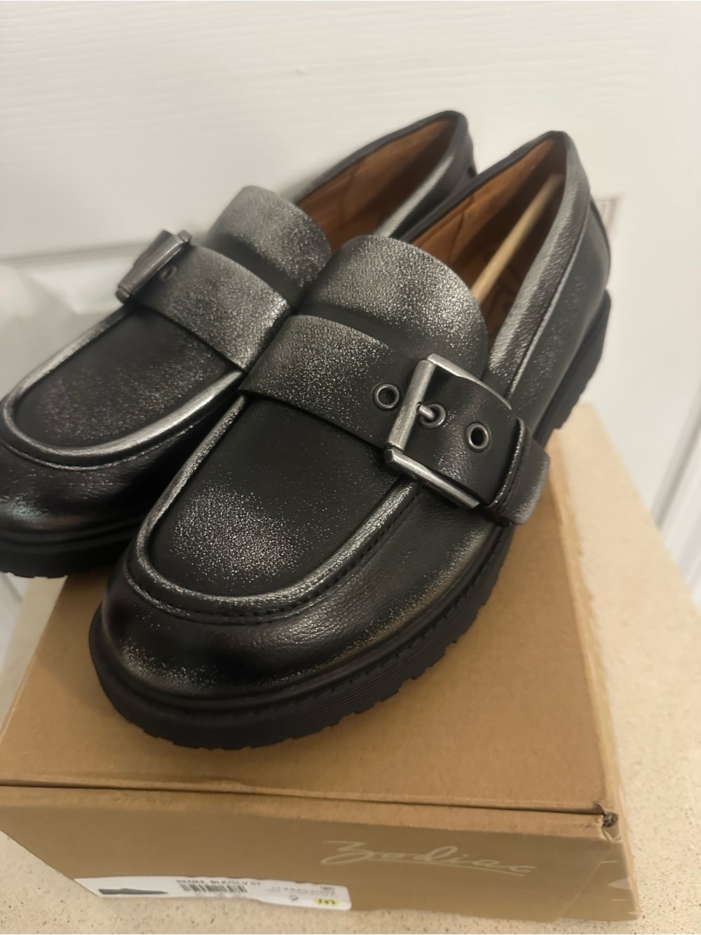 Renee Women’s Metallic Black/Silver Loafers Size 9